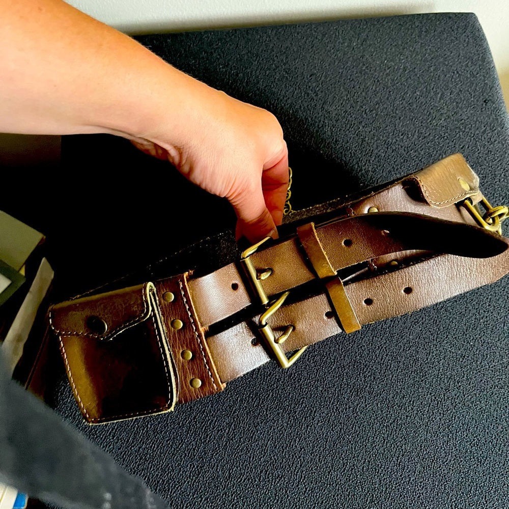 100% Authentic and genuine leather Linea Pelle high waist belt.  Army green.